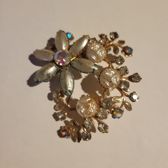 Unbranded Jewelry - Vintage Gold Tone Faux Pearl & Rhinestone Floral Brooch Pin Iridescent Flower AB